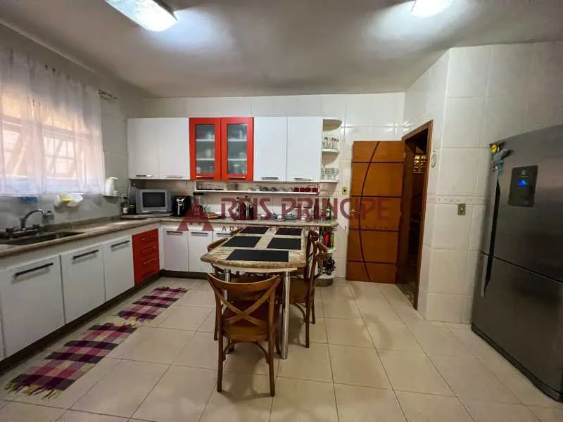 Furnished 4-bedroom house with 4 baths, 540 m² — photo 2