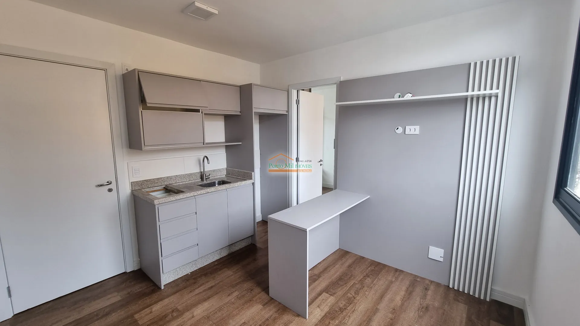 1-bedroom apartment with a fitted compact kitchenette — photo 6