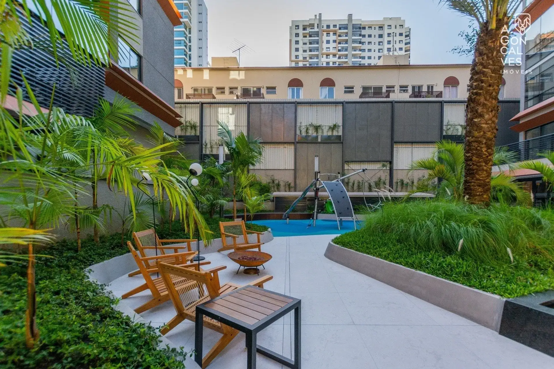 Furnished 223 m² apartment with 3 en-suites and 3 parking spots — photo 50
