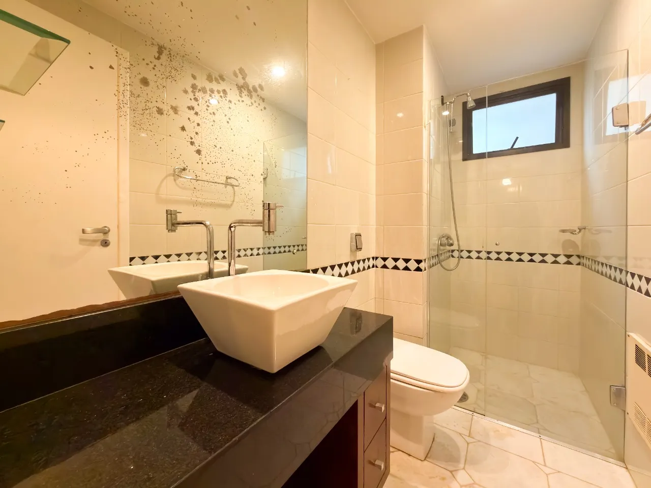 2-bedroom apartment with en-suite and enclosed balcony — photo 9