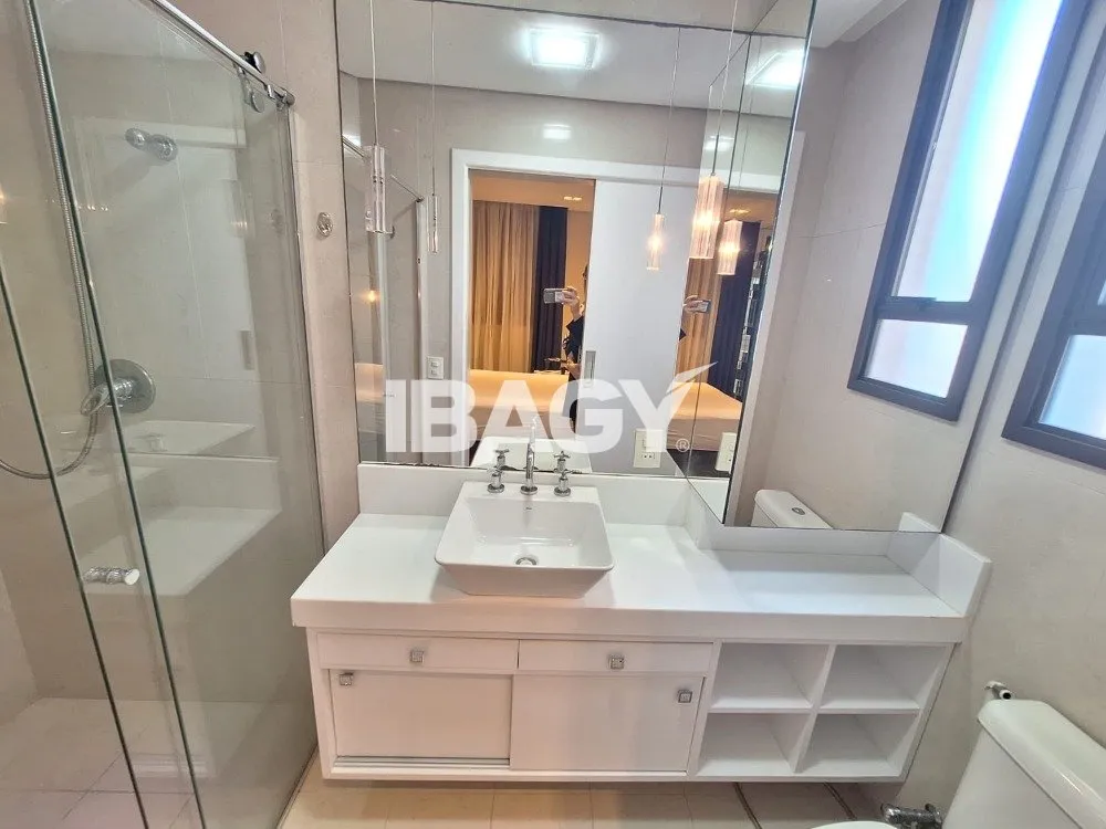 Furnished apartment with 2 en-suite bedrooms and 2 parking — photo 17