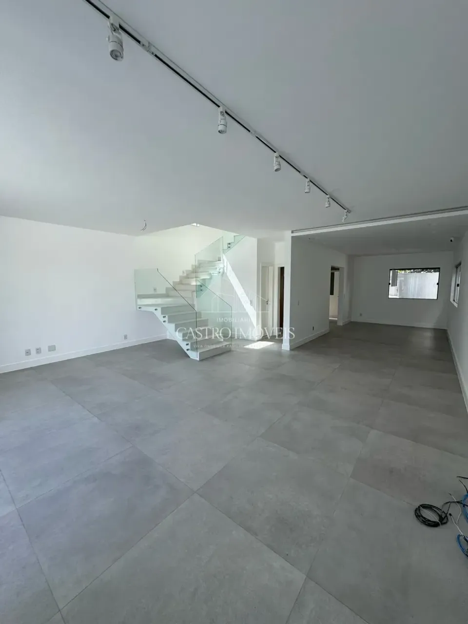 Apartment with 4 bedrooms and 4 bathrooms, 350 m² — photo 3