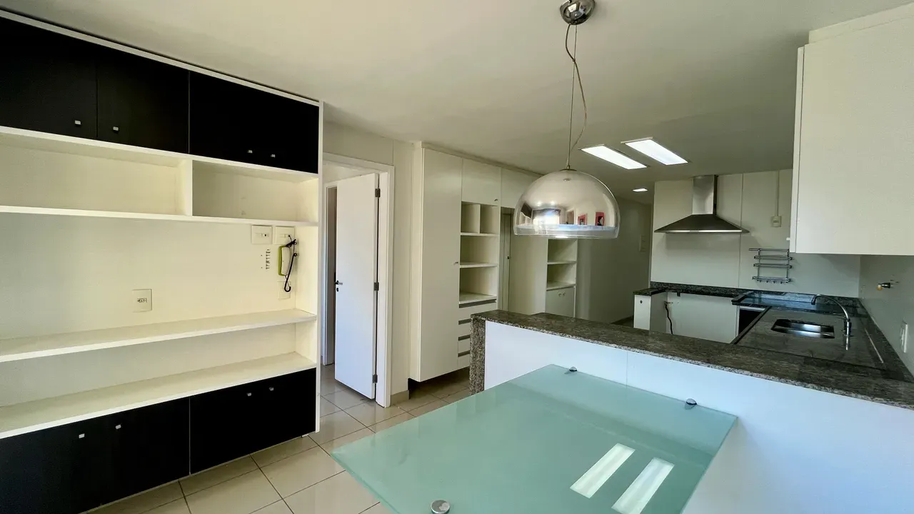 Rental apartment with 4 bedrooms and enclosed balcony — photo 21