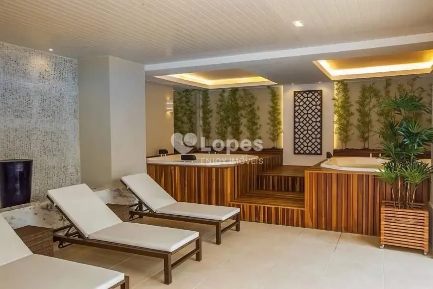 Furnished 2-bedroom apartment with a desk and 71 m² — photo 32