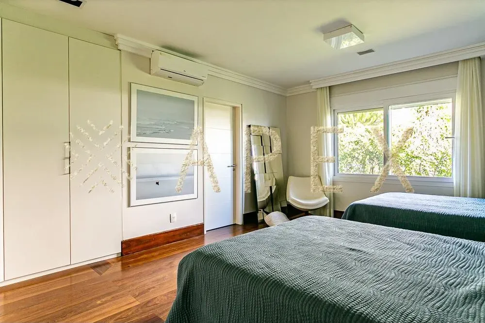 6 en-suite bedrooms, 9 bathrooms, 1600 m² and BBQ — photo 41