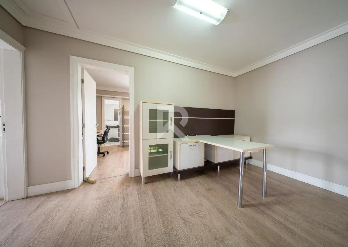 Furnished house, 400 m², with a bathtub — photo 39