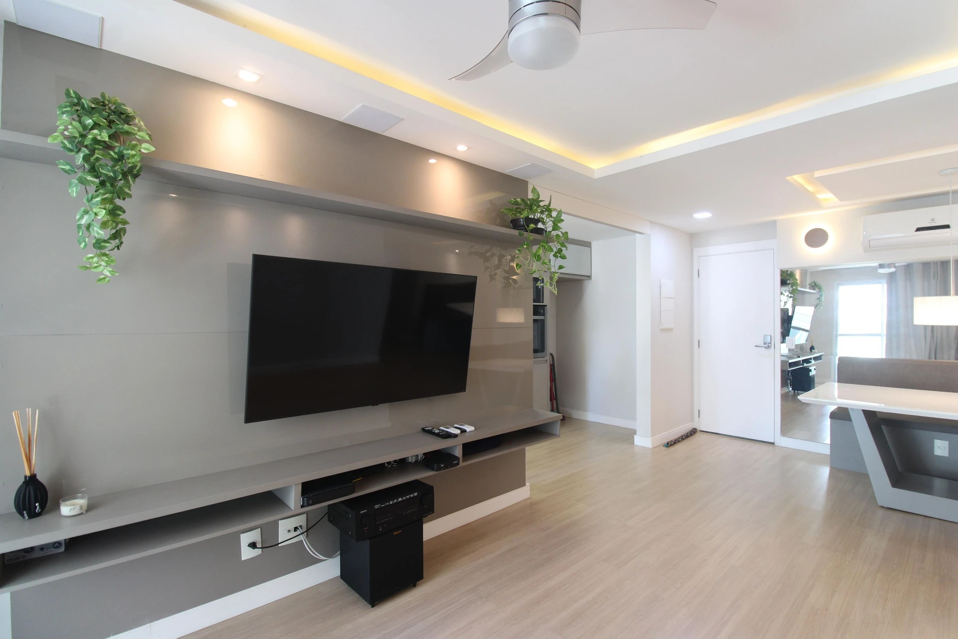 Furnished apartment, 72 m², with a glass-enclosed balcony — photo 20