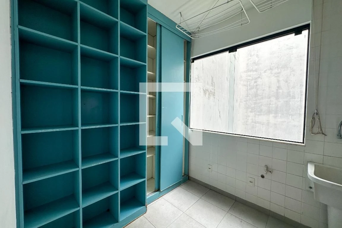 Apartamento com 4 quartos e sala de estar, 3 banheiros — photo 5