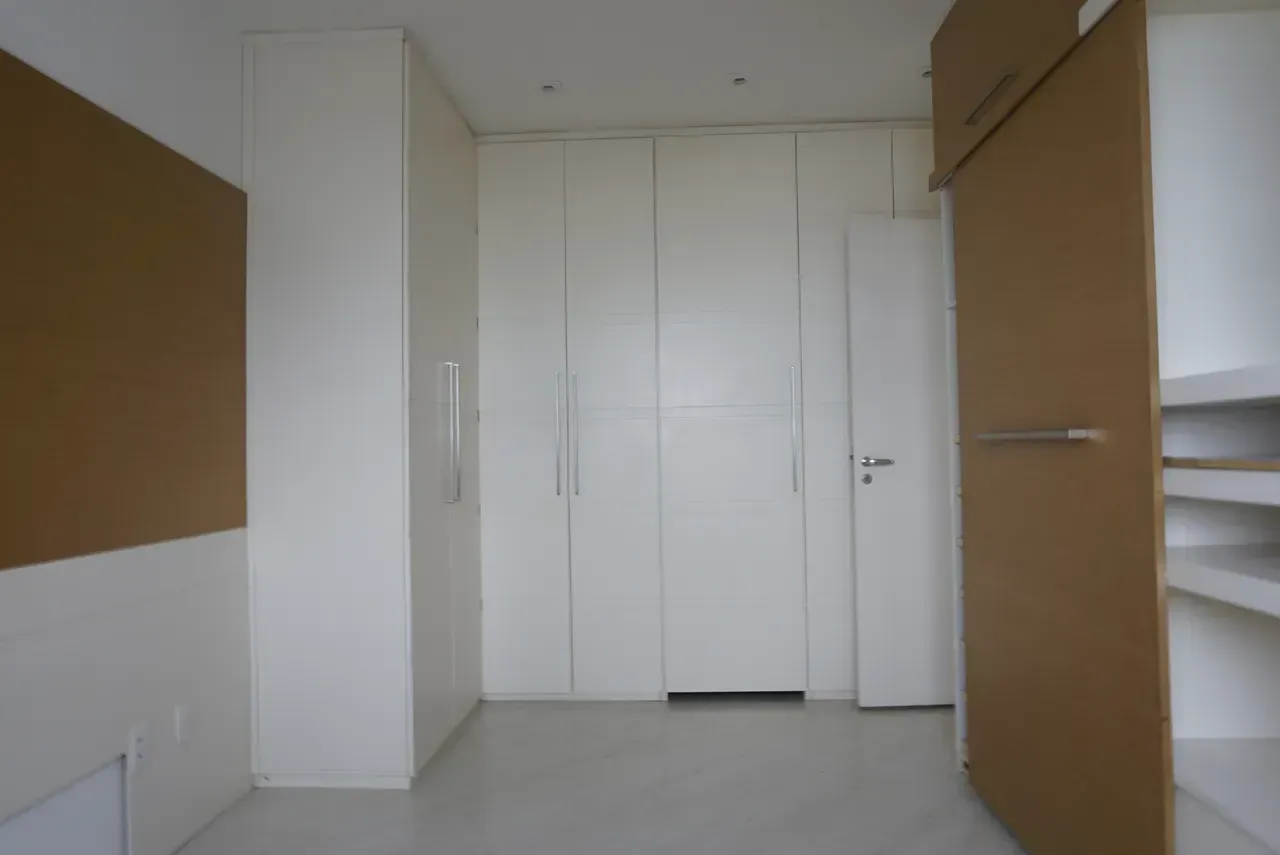 Unfurnished apartment with 4 bedrooms and 3 parking spots — photo 23