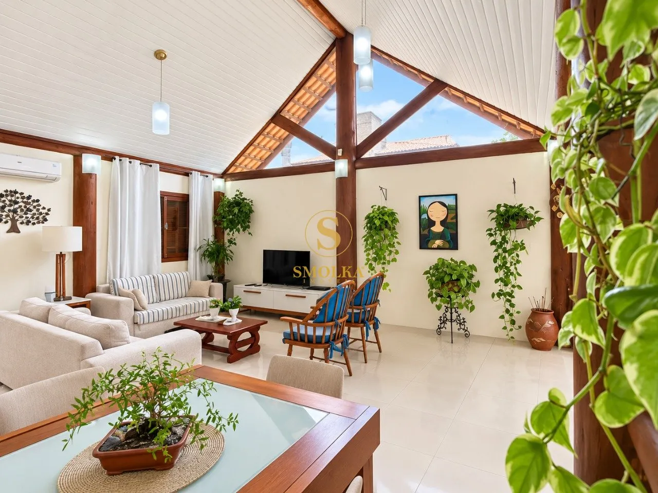3-bedroom house with floor-to-ceiling windows — photo 12