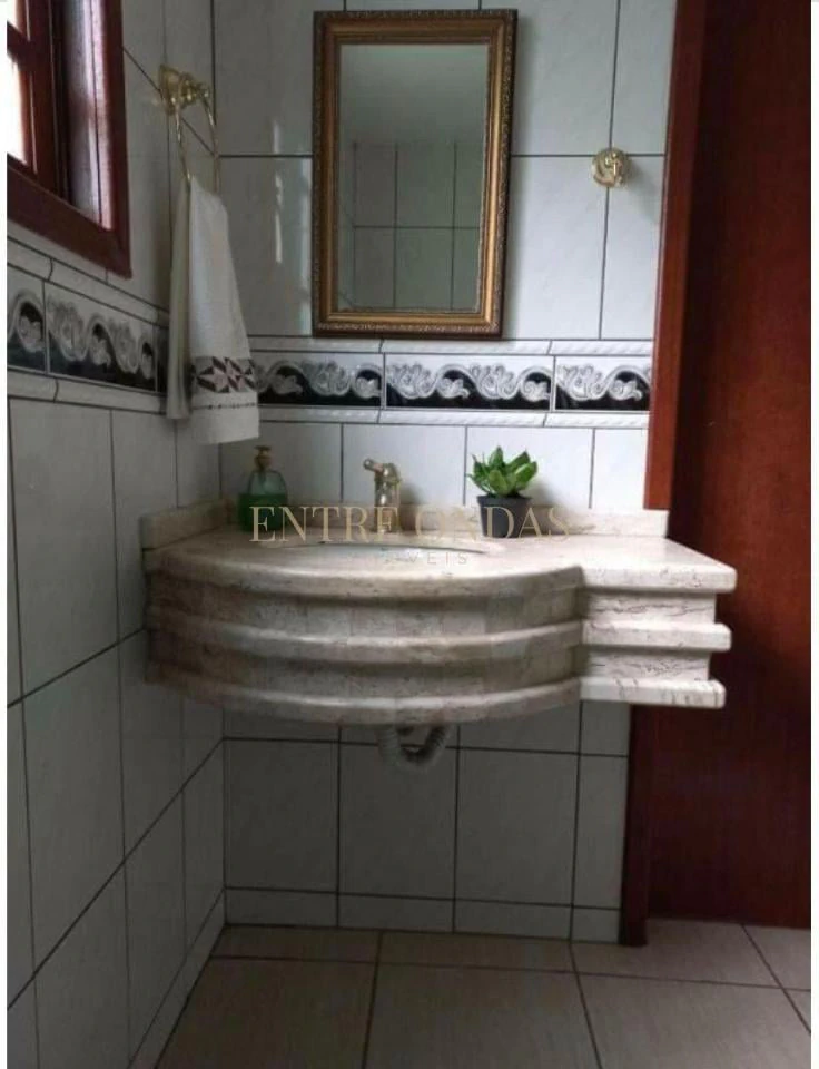 4-bedroom house with a bathtub in Florianópolis — photo 20