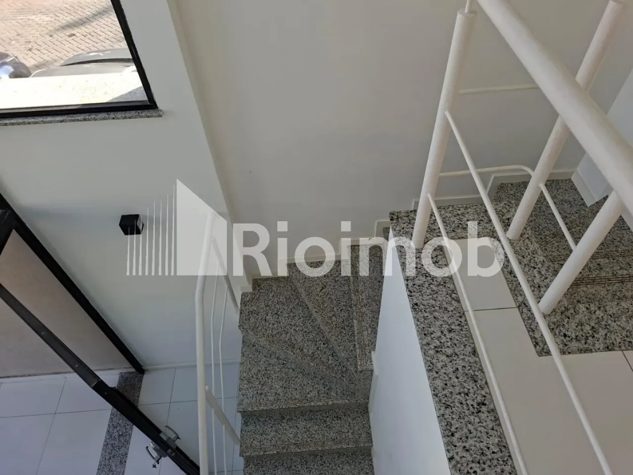 House with 4 bedrooms and 3 bathrooms, balcony grill — photo 4