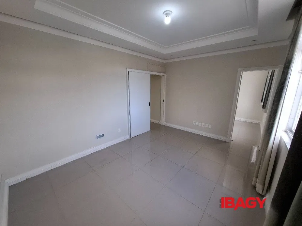 Apartamento sem mobília com 2 quartos e 107 m² — photo 13