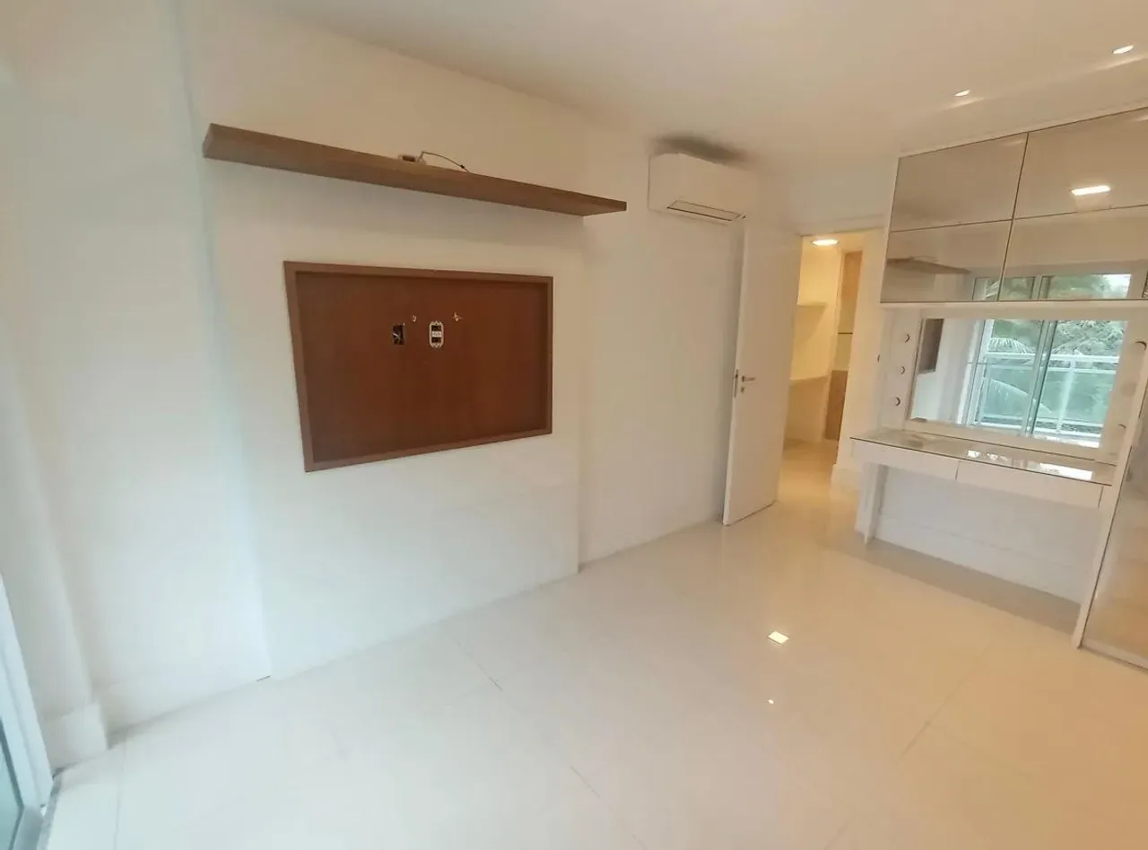 3-bedroom apartment with a grill on the balcony — photo 40
