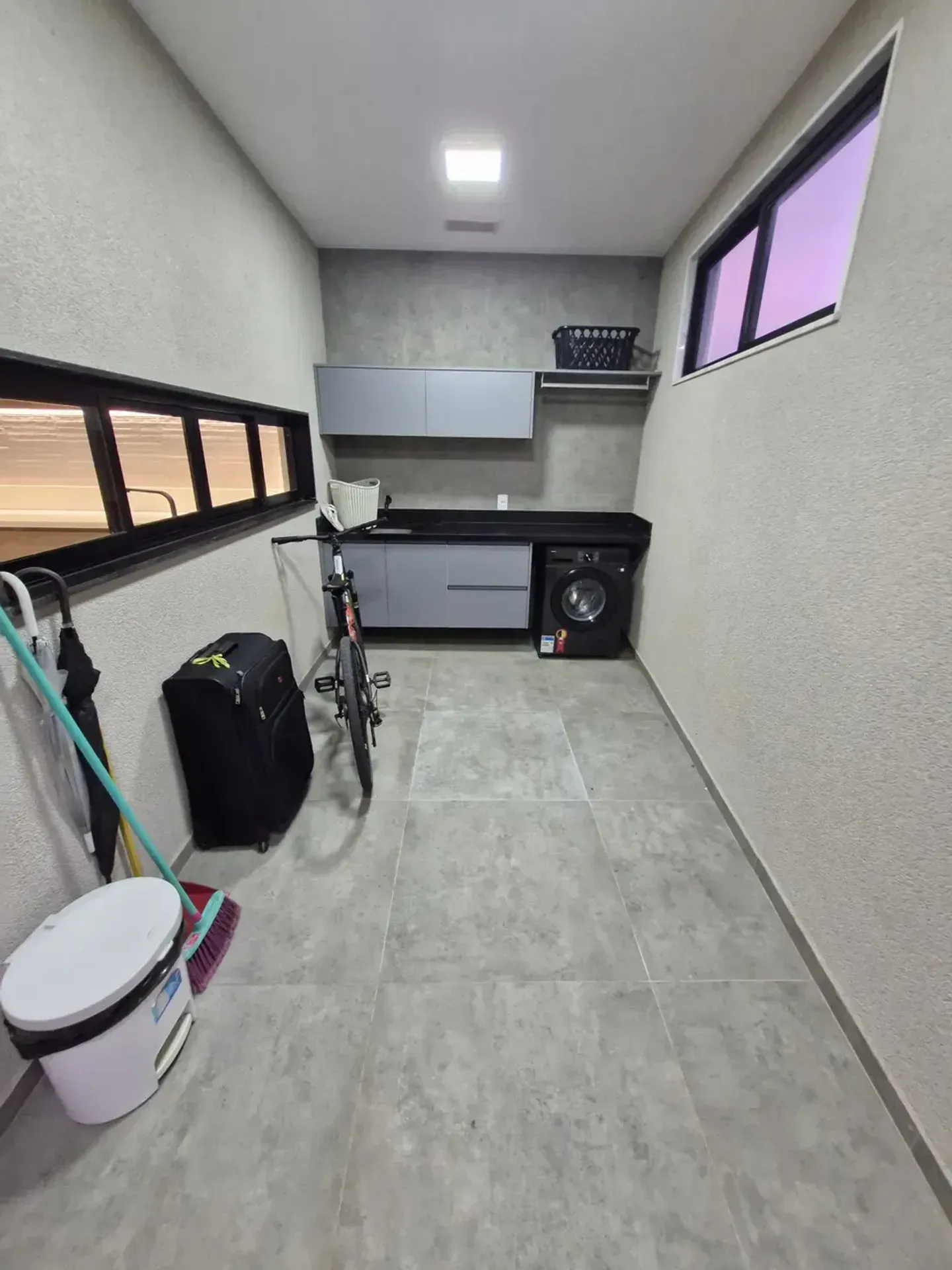 Furnished triplex house with open-plan kitchen and 490 m² — photo 32