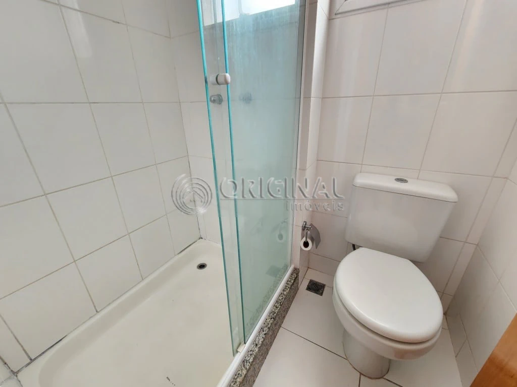 One-bedroom apartment in a building with an indoor pool — photo 16