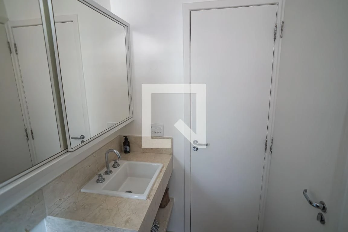 Furnished 2-bedroom apartment with en-suite bathrooms and open kitchen — photo 49