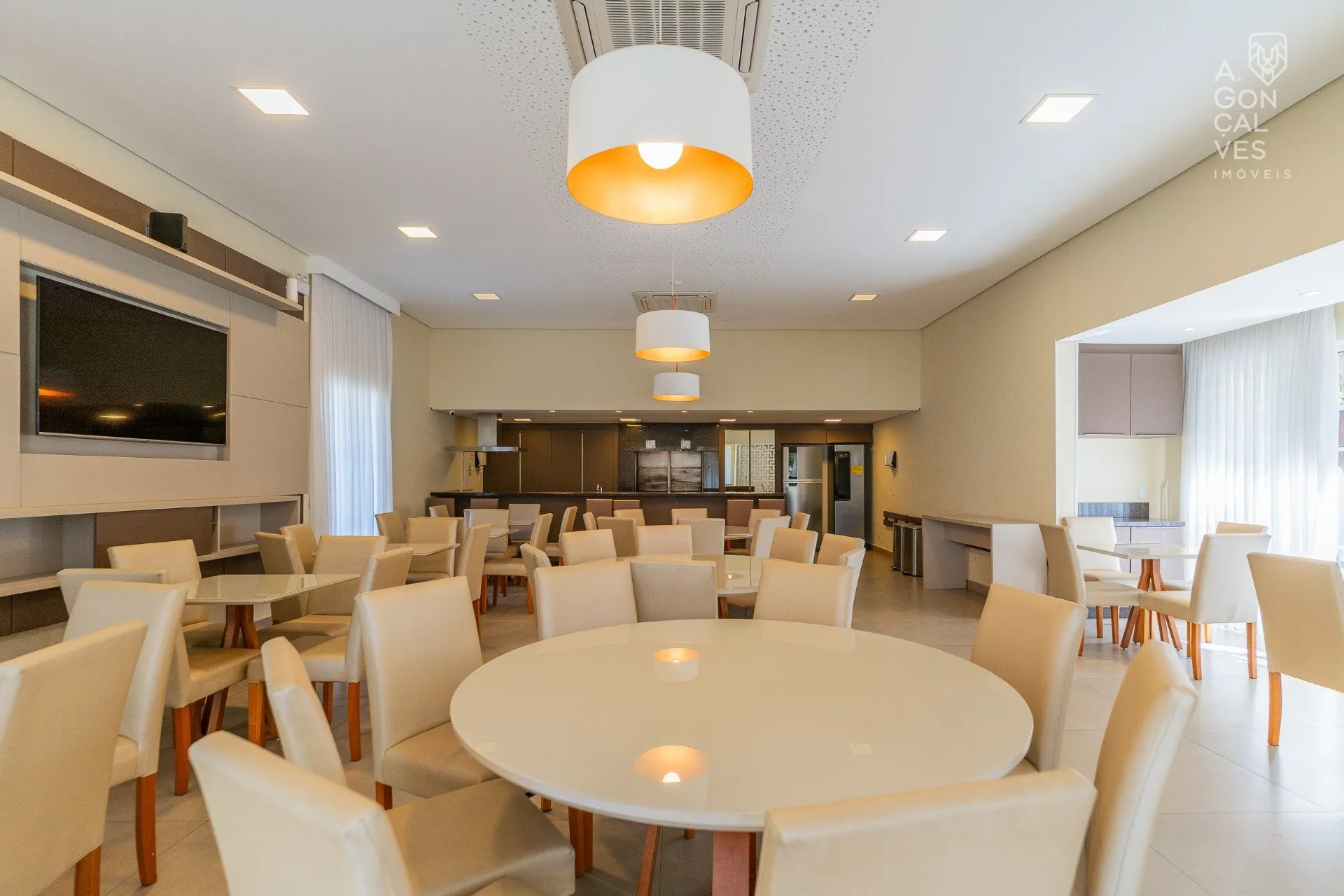 Будинок 247 м² з панорамними вікнами та робочим місцем — photo 7