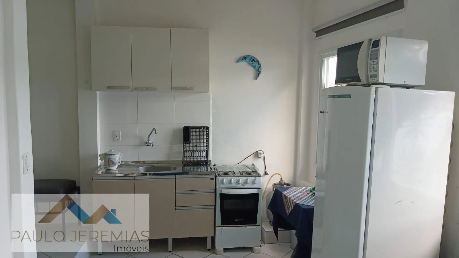 Furnished 2-bedroom apartment with a gas cooktop — photo 11