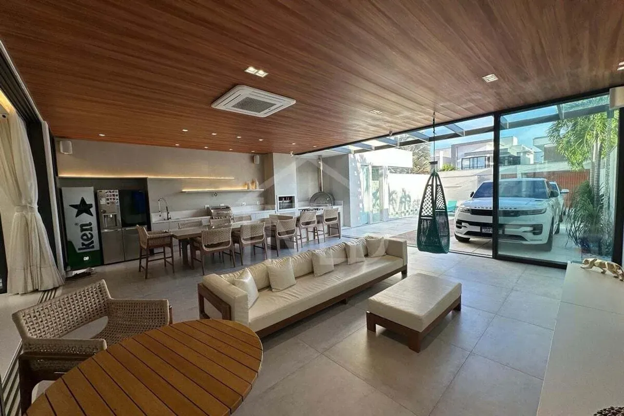 Furnished house with 4 bedrooms and 600 m² — photo 2