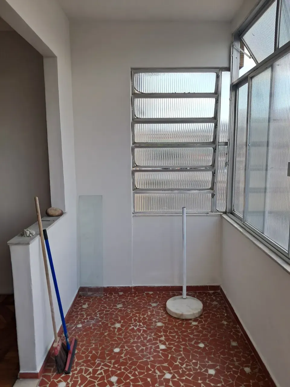 Apartment with a balcony, 2 bedrooms and 1 bathroom — photo 3