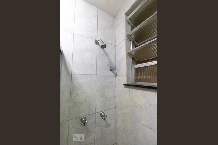 Furnished 1-bedroom apartment with open-plan kitchen