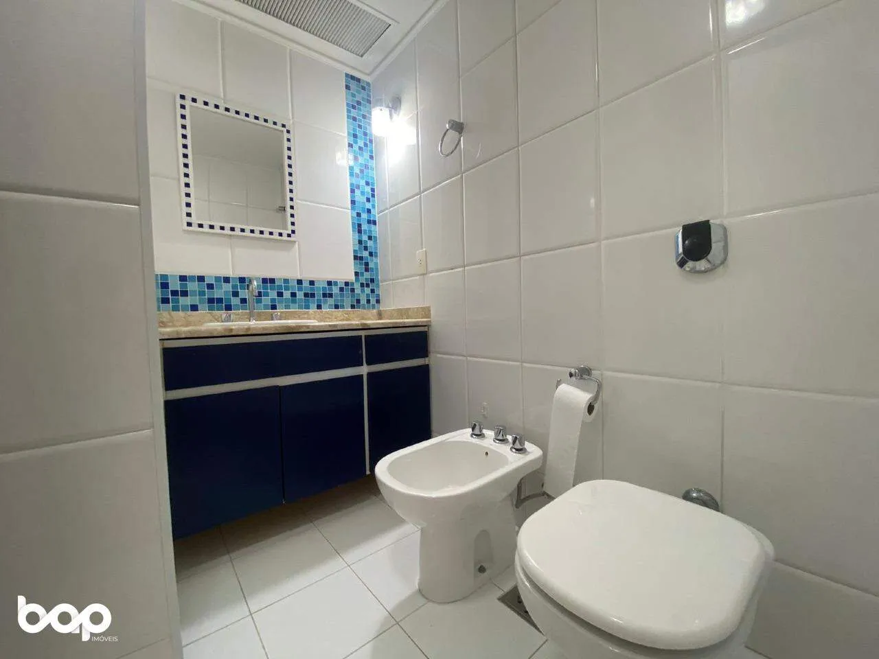 2-bedroom apartment in a building with a gym — photo 11