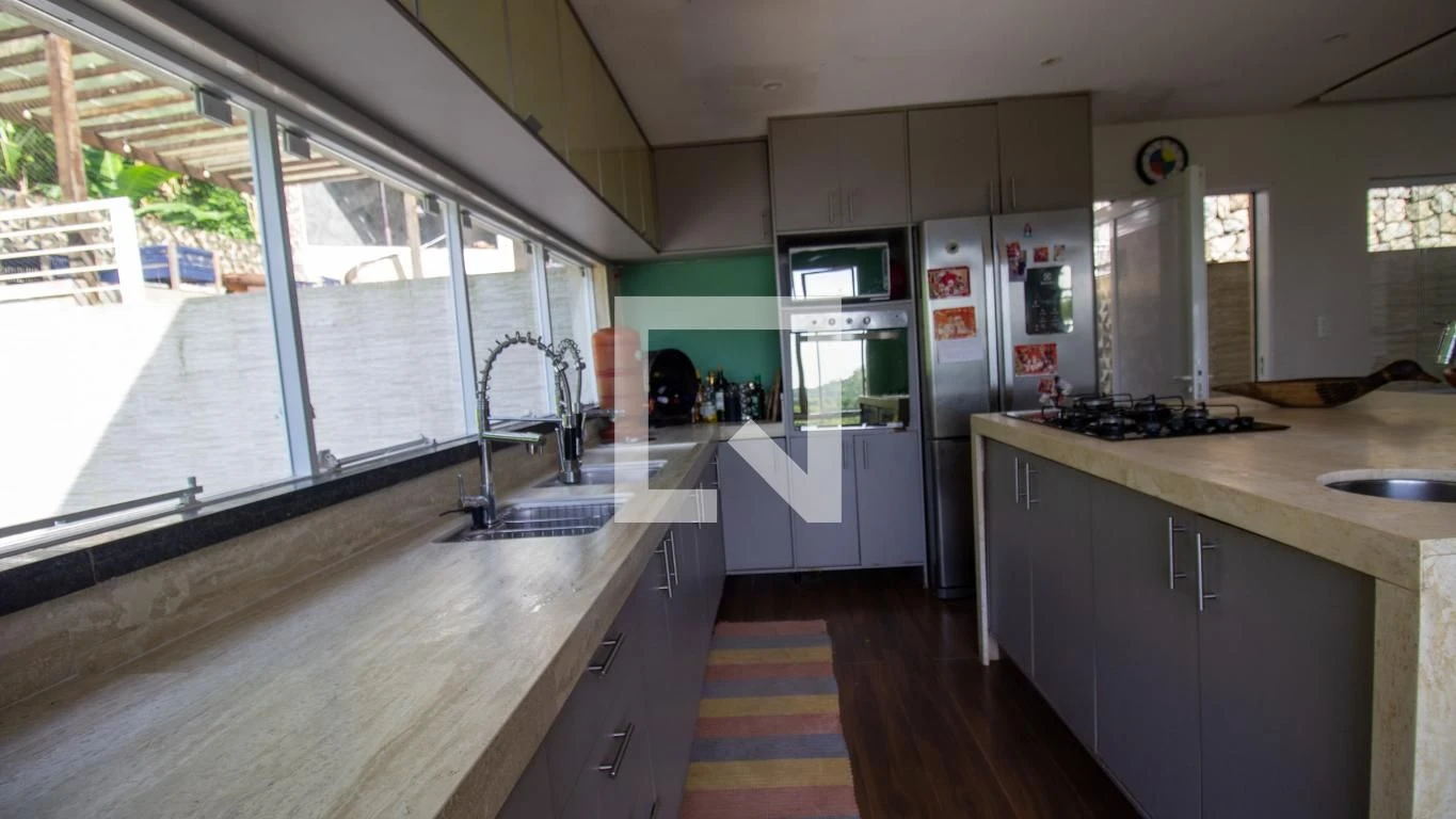 Furnished house with 5 bedrooms and 6 parking spaces — photo 16