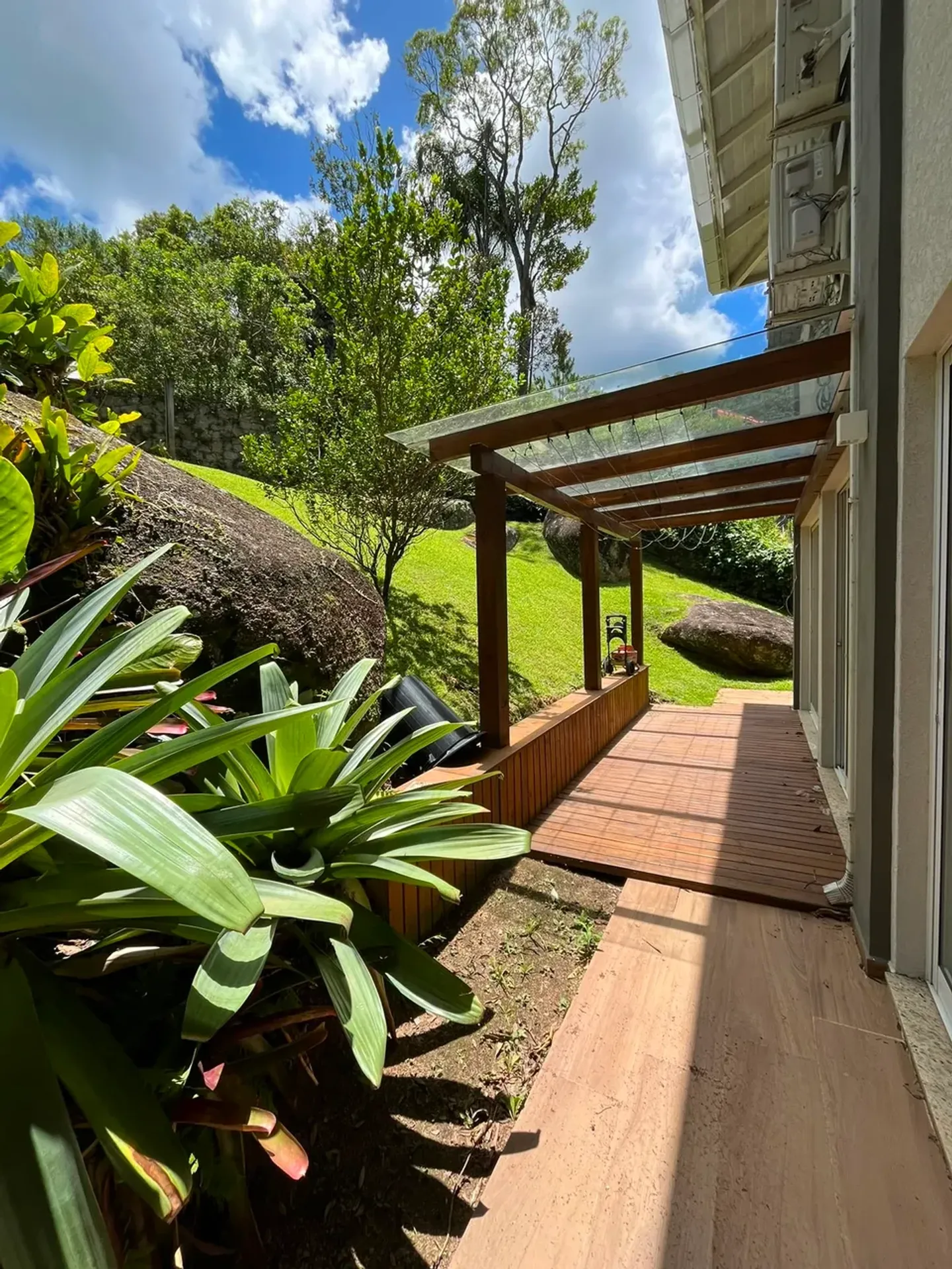 Casa de 1000 m² con vista al agua y chimenea — photo 2