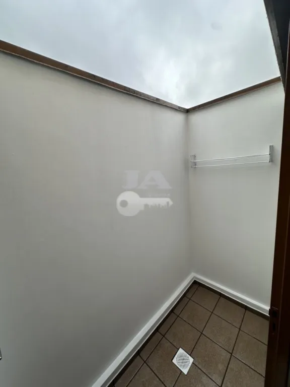 2-bedroom house with wood or laminate floors in Curitiba — photo 10