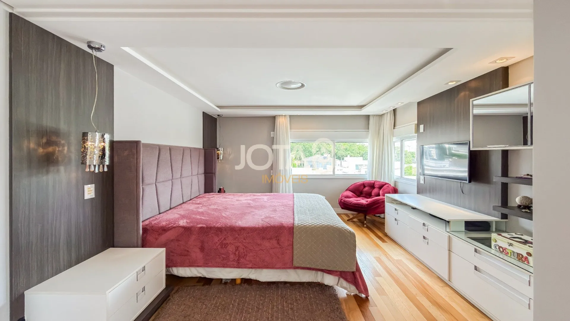House with 3 en-suite bedrooms and private BBQ — photo 28