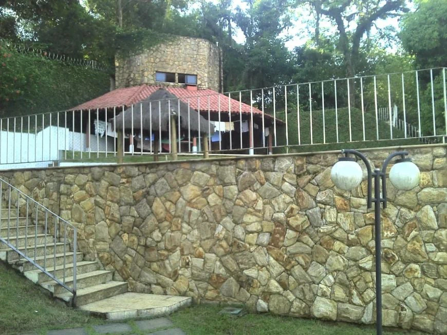 House with 5 en-suite bedrooms and 8 bathrooms — photo 4