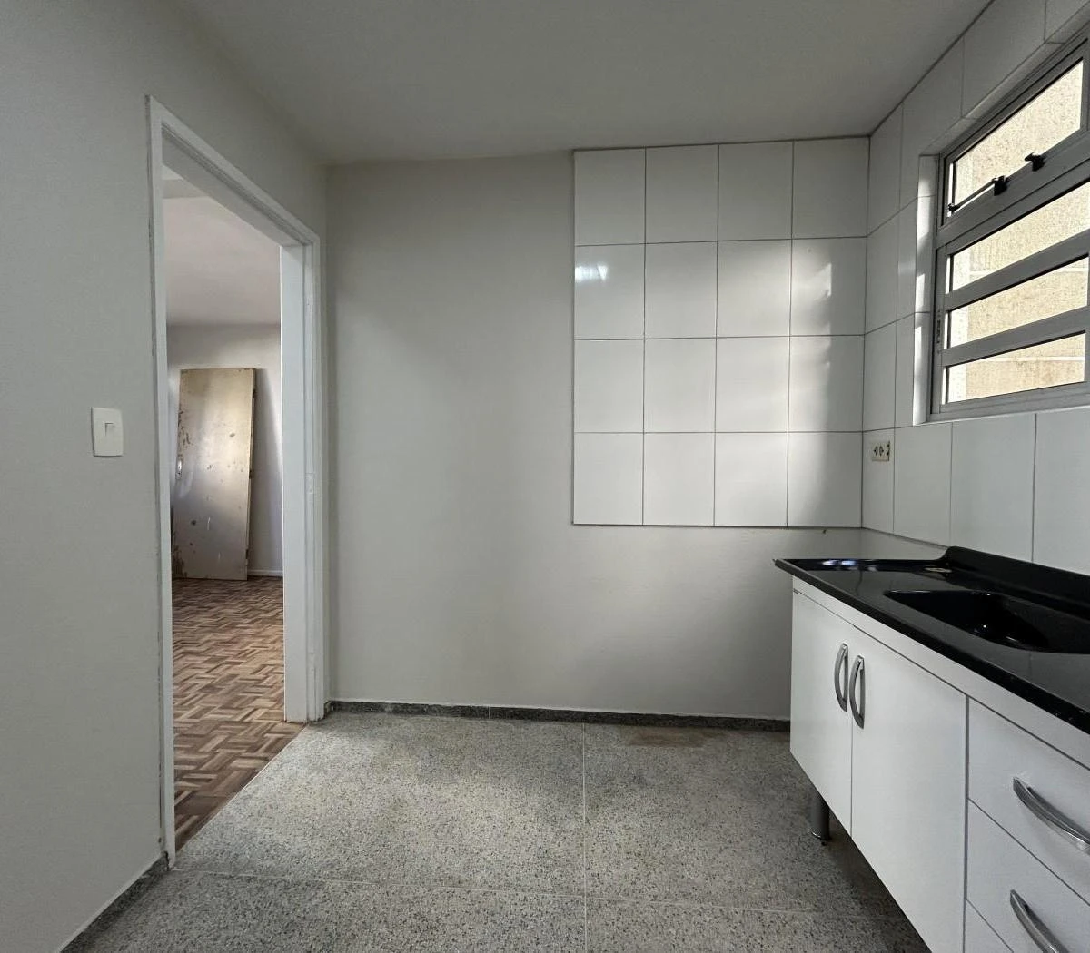 2-bedroom apartment with wood or laminate floors in Curitiba — photo 15