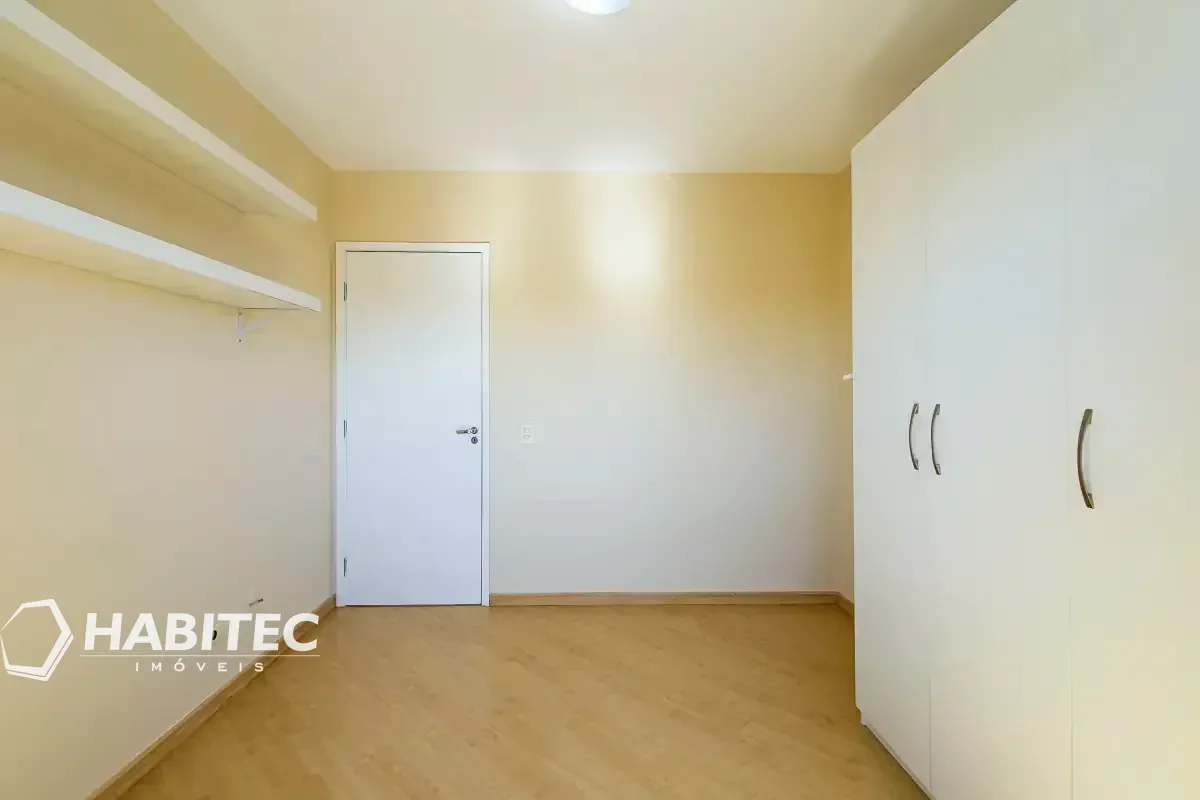 4-bedroom apartment with 2 bathrooms and a balcony — photo 36