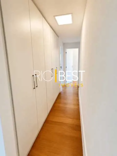 Unfurnished 4-bedroom apartment with open-plan kitchen — photo 18