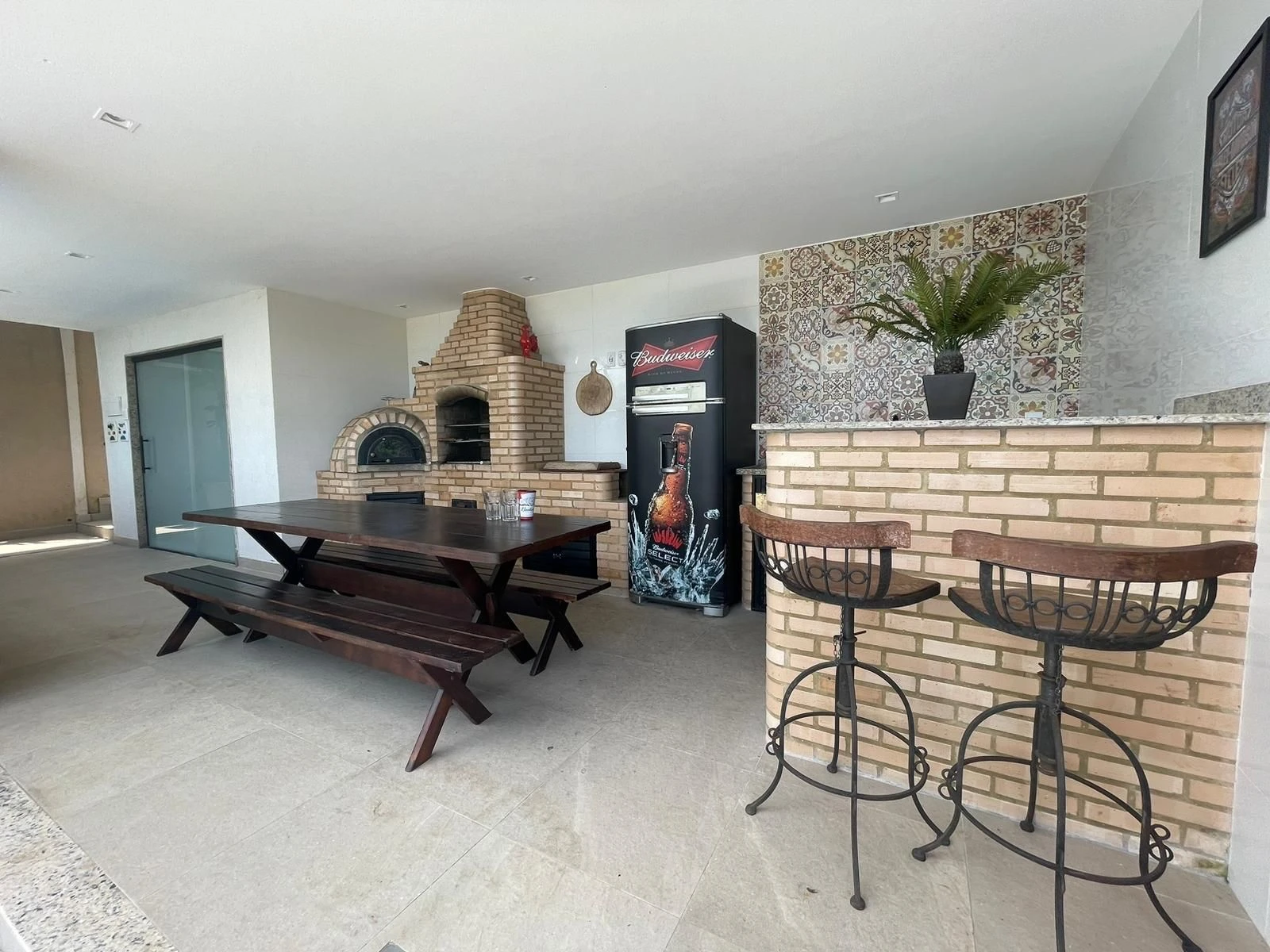 4-bedroom apartment with a grill on the balcony — photo 44