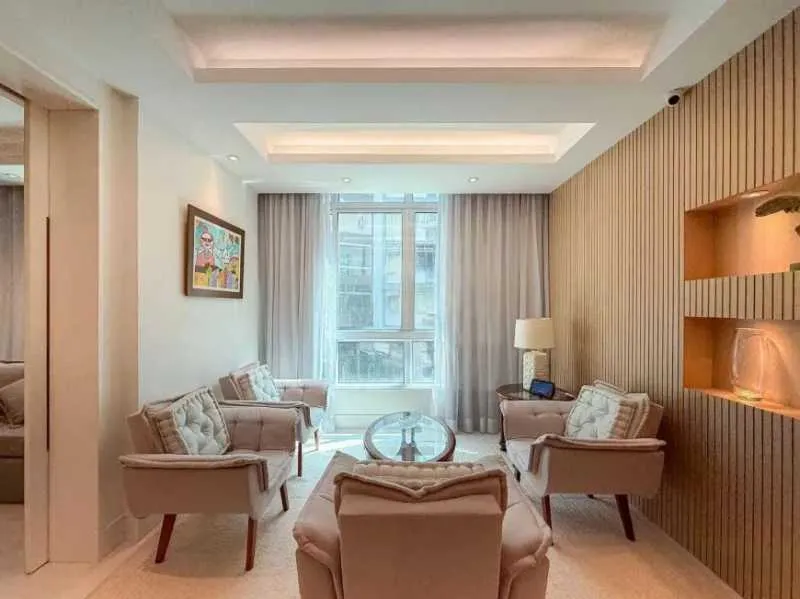 Furnished apartment, 130 m², with a glass-enclosed balcony