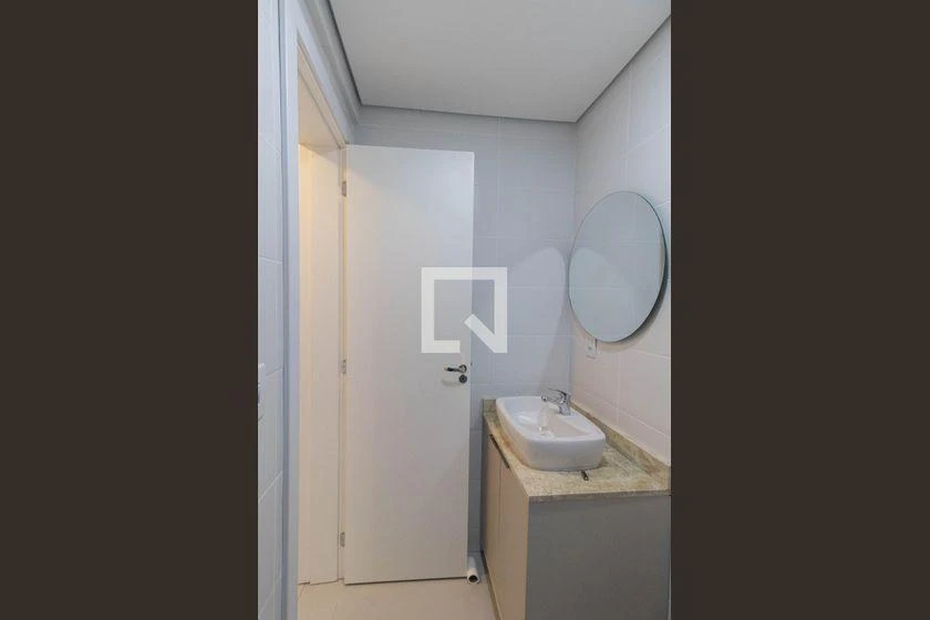 2-bedroom apartment in a building with a gym — photo 27