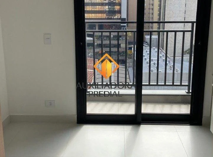 2-bedroom apartment with open-plan kitchen and balcony — photo 5