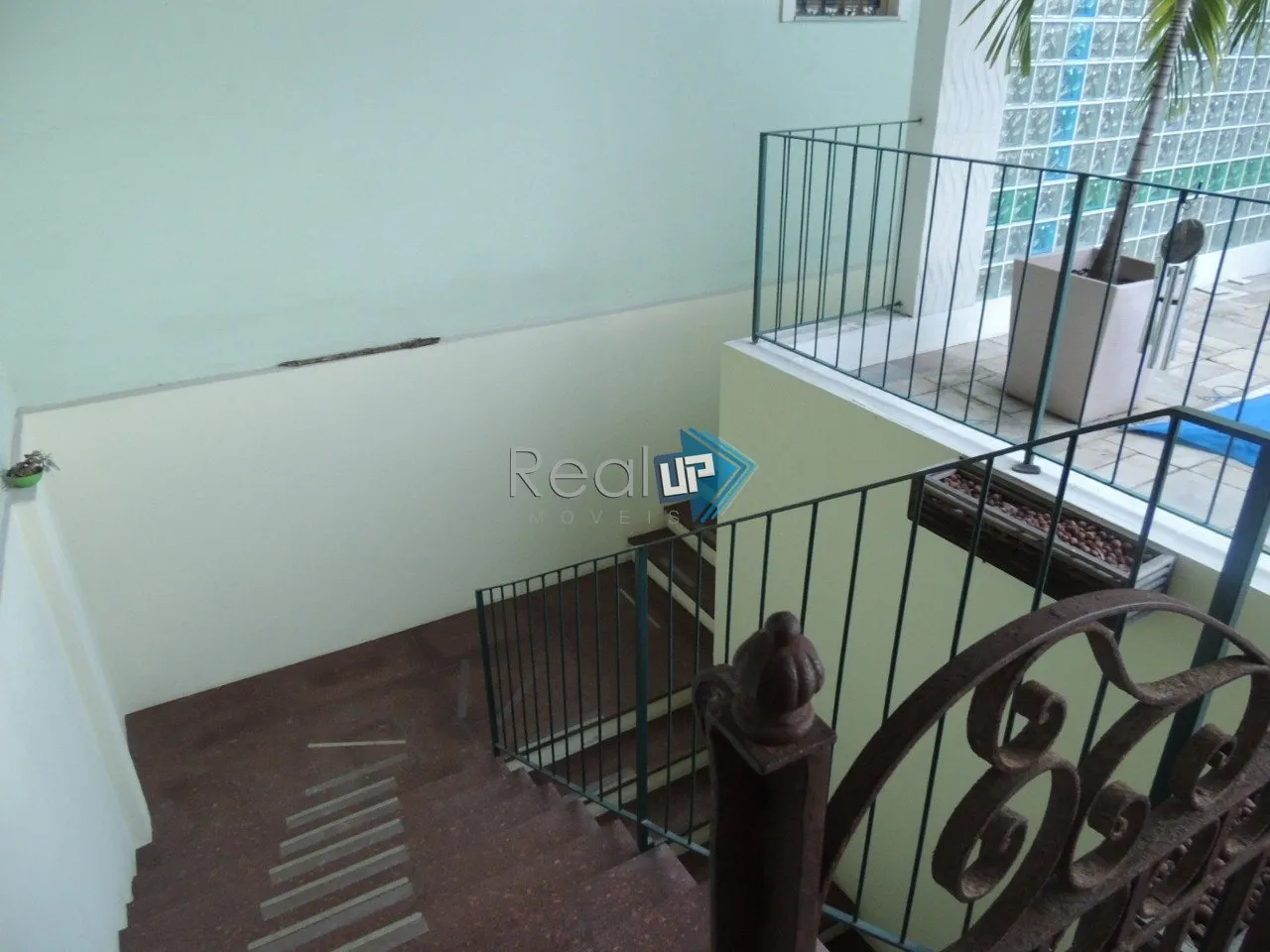 House with 3 bedrooms and 600 m² plus private BBQ terrace — photo 35