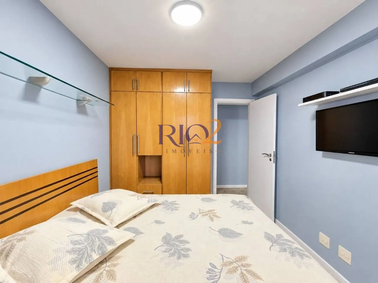 Walk-in closet in a 3-bedroom apartment, 117 m² — photo 8