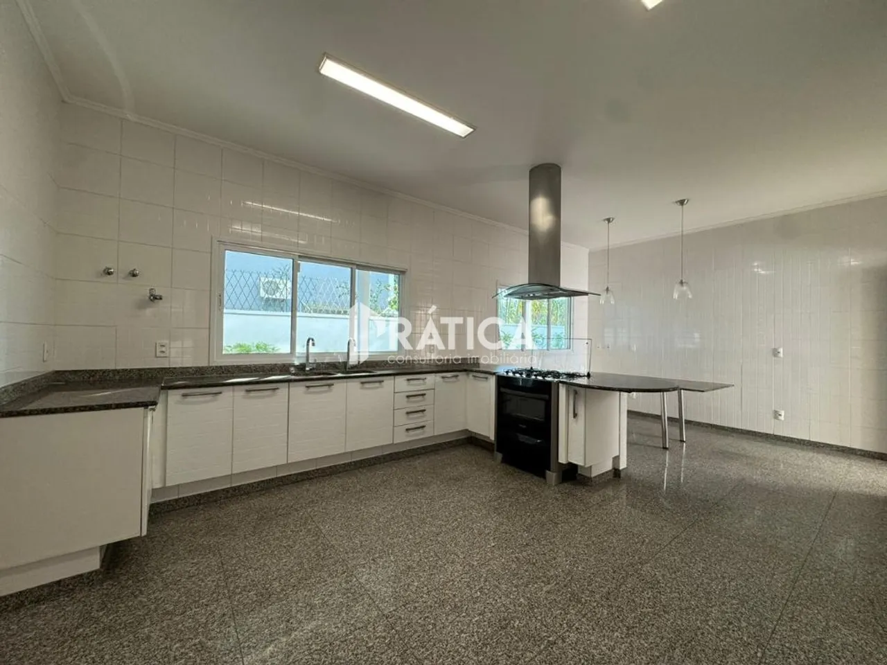 House with 5 bedrooms and 5 bathrooms, balcony grill — photo 8