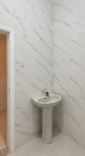 House with no parking, 1 bedroom and 1 bathroom — photo 6