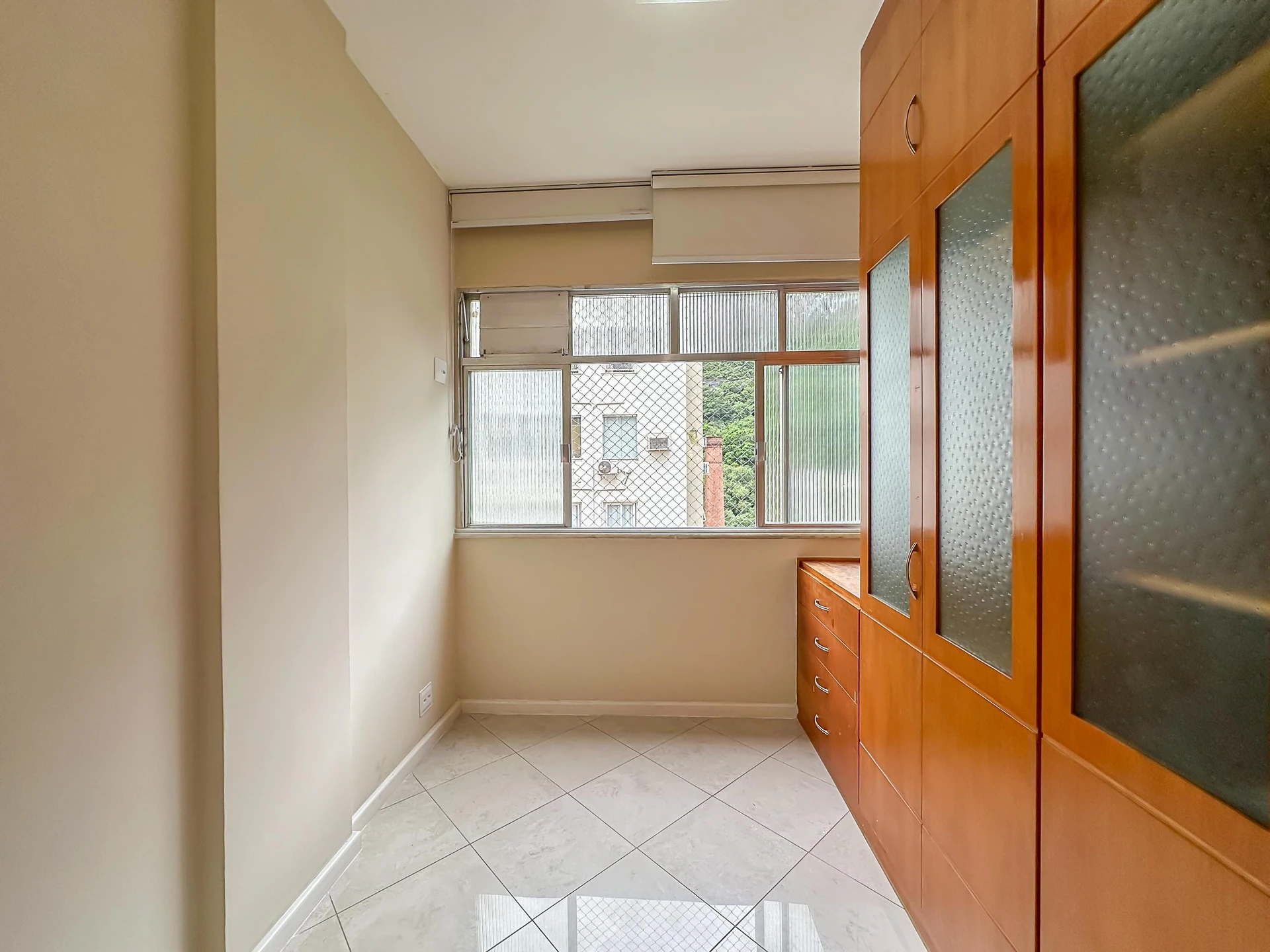 2-bedroom apartment with a glass-enclosed balcony — photo 45