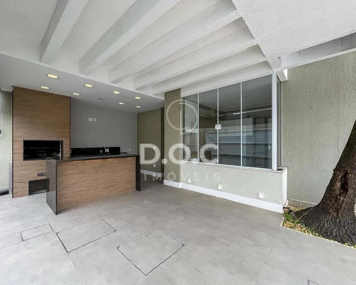 Floor-to-ceiling windows in a 5-bedroom house, 300 m² — photo 38