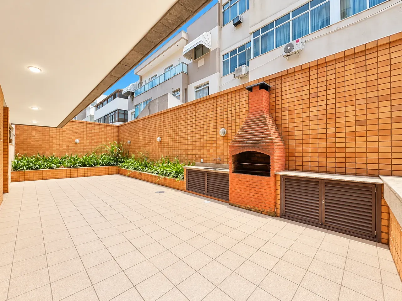 Furnished apartment, 268 m², with a water view — photo 21