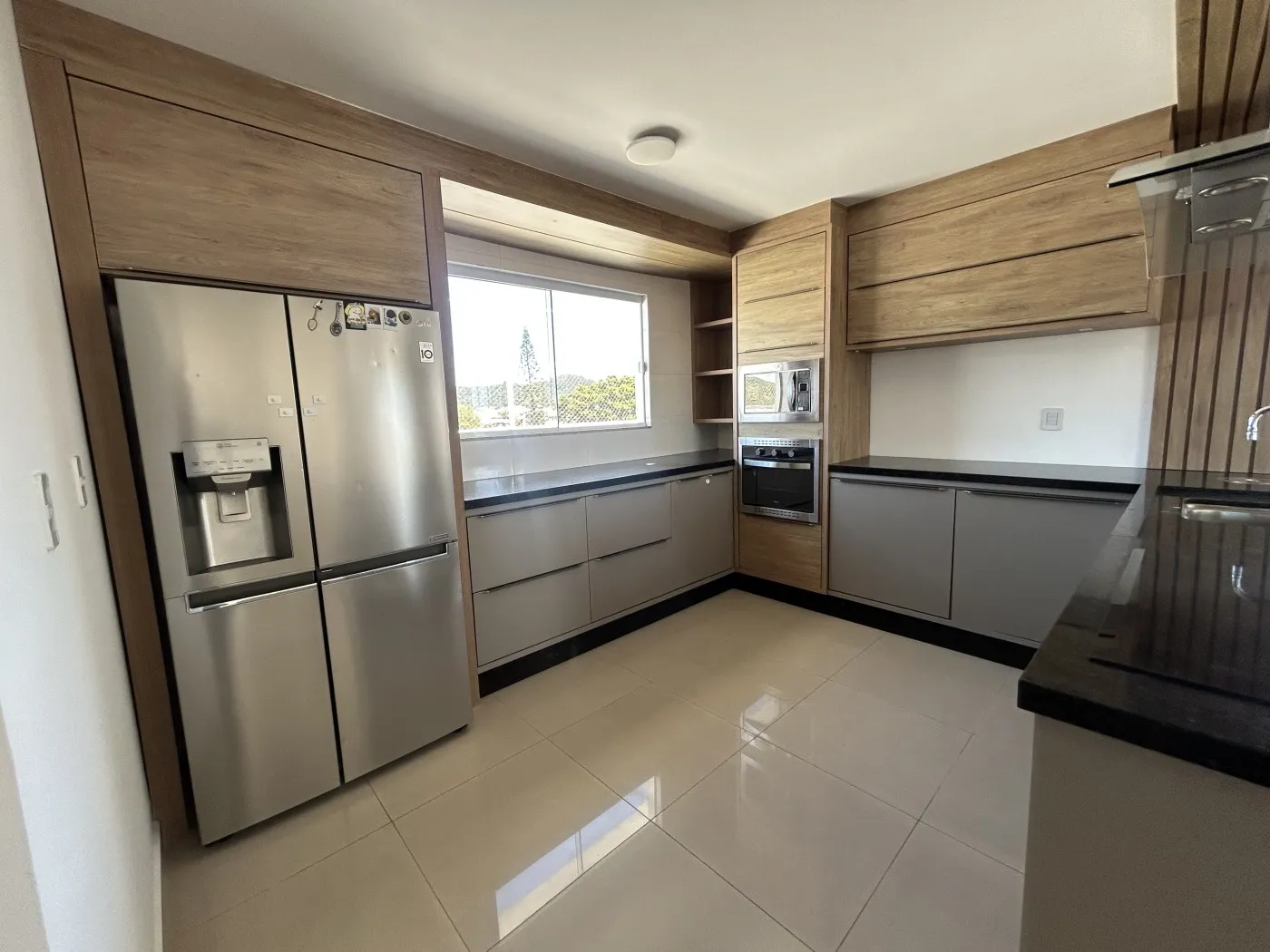 Mountain view in a 3-bedroom apartment, 231 m² — photo 14