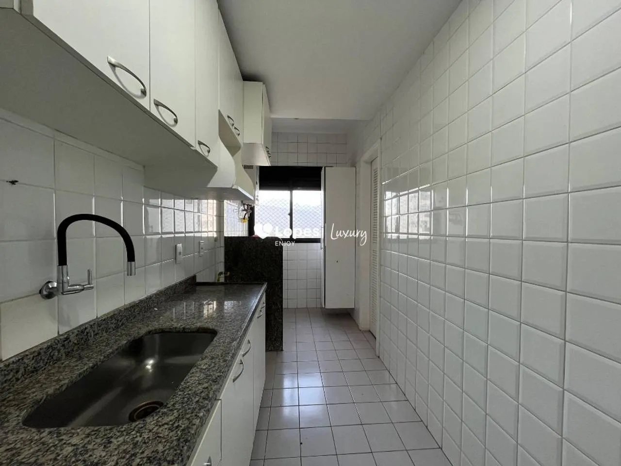 Rental apartment with 3 bedrooms, balcony and 3 bathrooms — photo 15