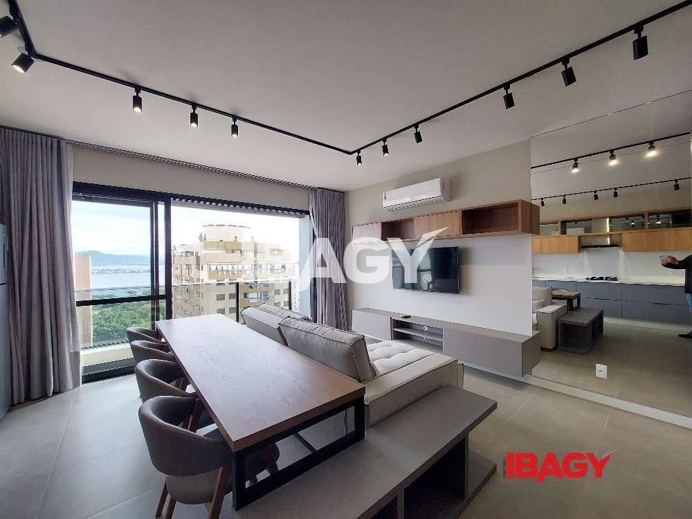 Apartamento amueblado de 1 dormitorio con cocina abierta