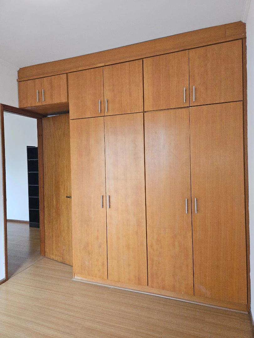 Wood or laminate floors in a one-bedroom apartment, 51 m² — photo 16